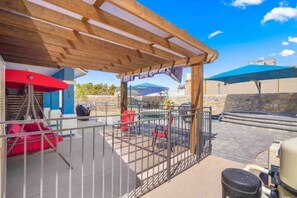 Terrace/patio - Mini Resort! Come enjoy the cool blue colors and ocean ๐ style feel of our home (El Paso)