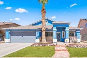 Exterior - Mini Resort! Come enjoy the cool blue colors and ocean ๐ style feel of our home (El Paso)