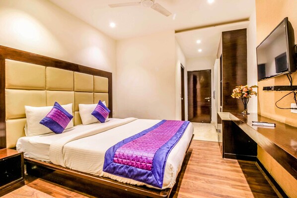 Deluxe Room | 1 bedroom, individually decorated, desk, free WiFi - Loomstay Hotel Grand (New Delhi)