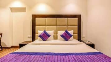 Phòng Deluxe | 1 phòng ngủ, trang trí khác biệt, bàn