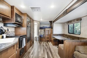 Interior - Perfect camper for your vacation (Ellenton)