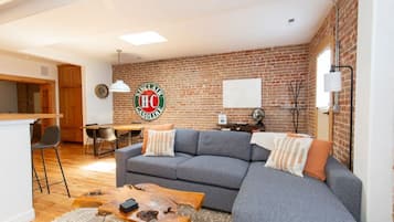 TV, fireplace, stereo