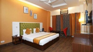 1 bedroom, in-room safe, desk, laptop workspace - Loomstay Pink DLF-1 (Gurugram)