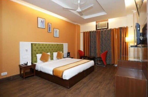 1 bedroom, in-room safe, individually decorated, individually furnished - Loomstay Pink DLF-1 (Gurugram)