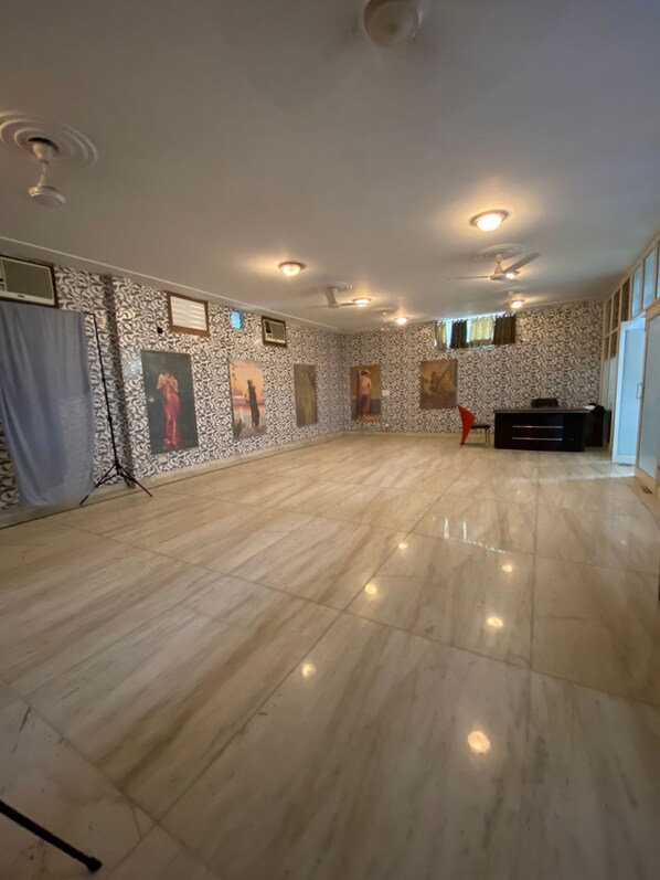 Restaurant - Loomstay Pink DLF-1 (Gurugram)