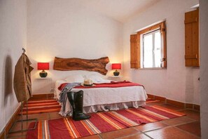 2 bedrooms, iron/ironing board, travel crib, WiFi - Rabbit House (Azerveira)