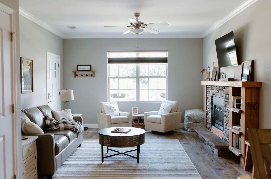 Quiet First Floor Condo with Mountain Views ~ Five Minutes from GSMNP!