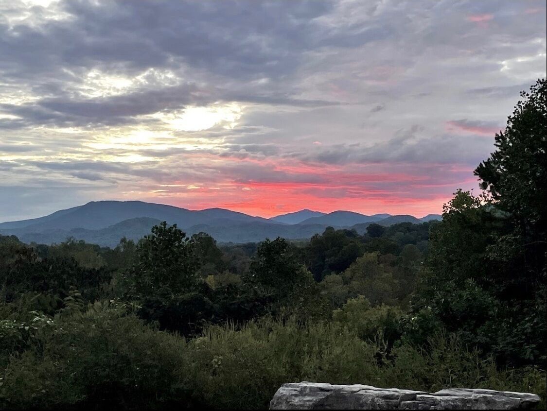 Quiet First Floor Condo with Mountain Views ~ Five Minutes from GSMNP!