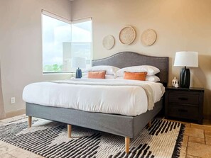 3 bedrooms, WiFi, bed sheets - [The Overlook] Triple Primary Luxe, 50 Mile Views (Page)