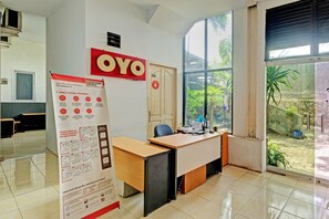Reception - OYO Life 2928 Rumah Ceria (Semarang)