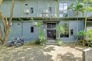 ด้านหน้าที่พัก