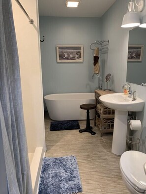 Hair dryer, towels - O1 Two BR townhome in Ocean Walk with 1 king, 1 queen bed.  Recently updated. (Saint Simons Island)