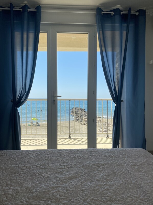 2 عدّة غرف نوم وواي فاي وملاءات أسرّة