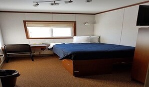 Premium bedding, desk, free WiFi, bed sheets - Target Hospitality-Cheecham Lodge (Janvier South)