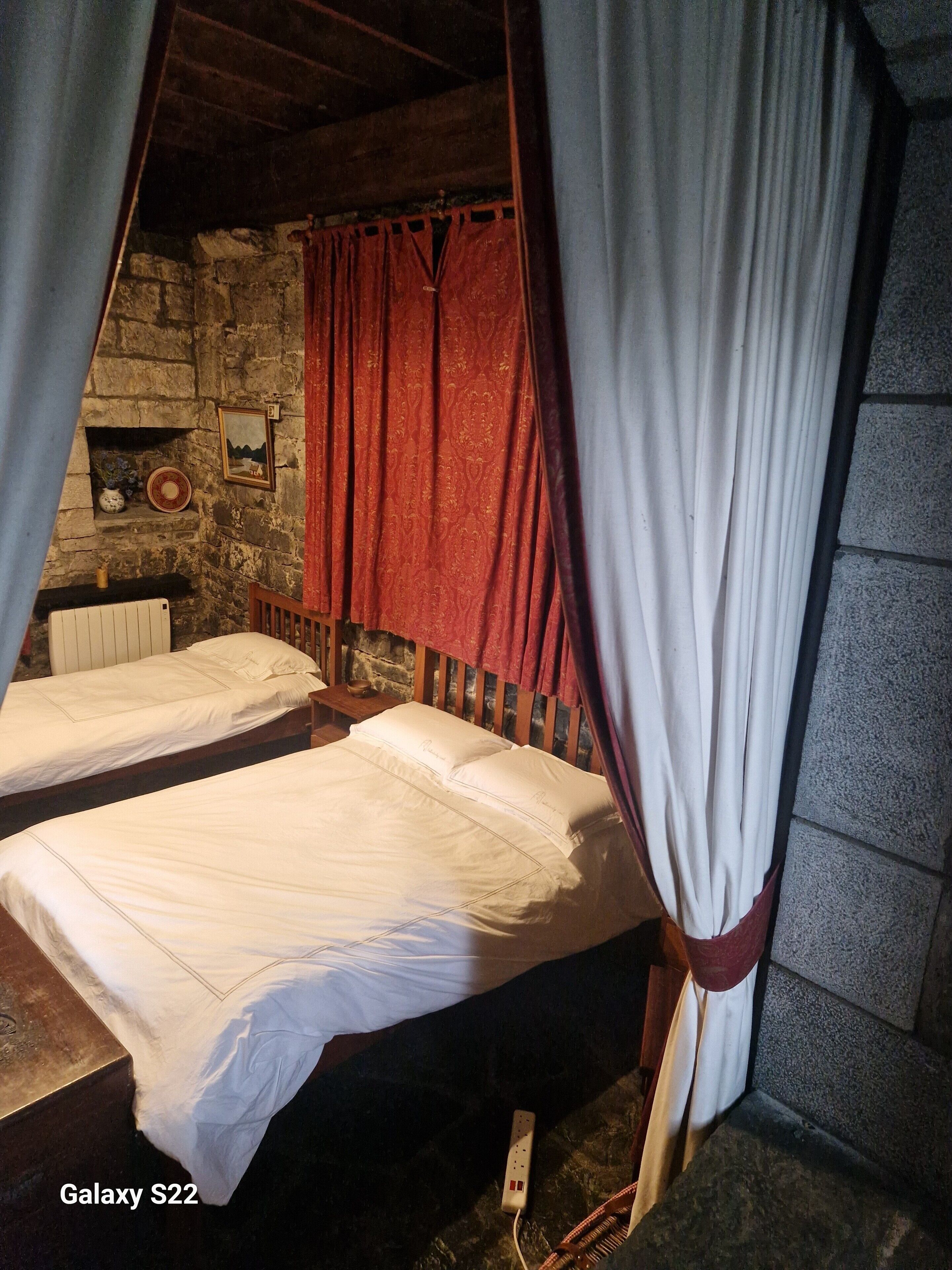 3 Schlafzimmer, Schreibtisch, schallisolierte Zimmer