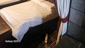 3 Schlafzimmer, Schreibtisch, schallisolierte Zimmer