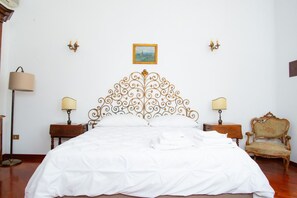 2 Schlafzimmer, Schreibtisch, Reisekinderbett, WLAN