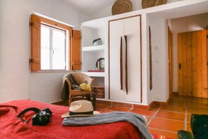 2 makuuhuonetta, silitysrauta/-lauta, vauvan matkasänky, Wi-Fi