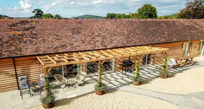 Luxury 3-Bed Cotswolds Barn for Families & Friends