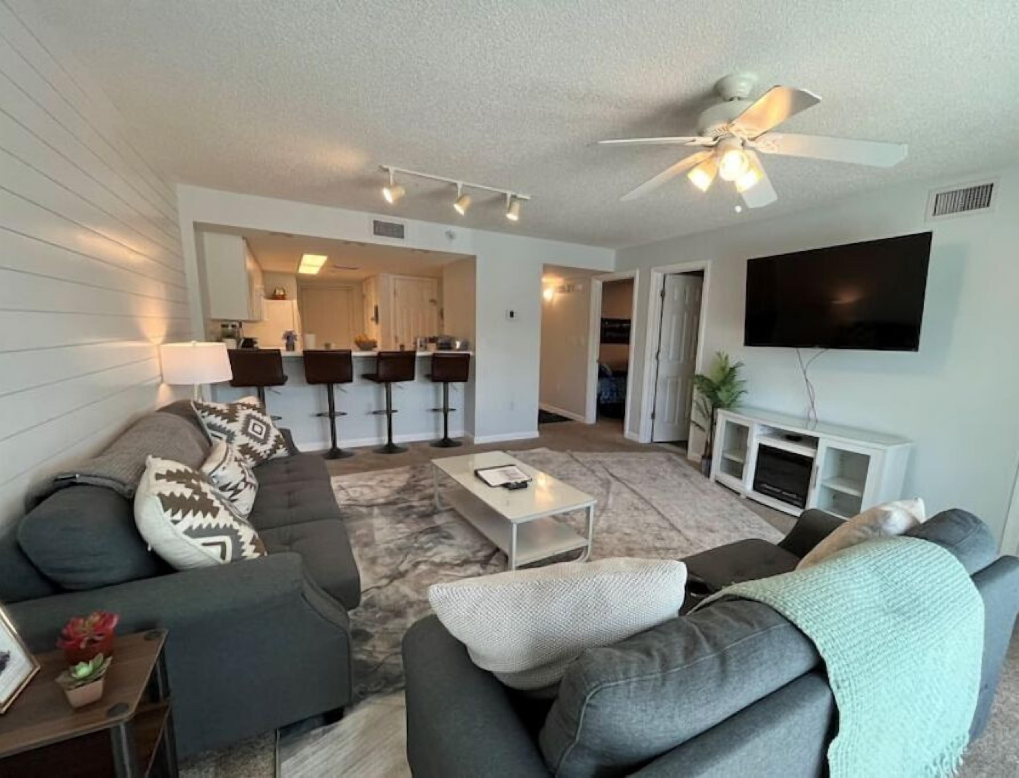 FWB SeaCrest- by The Beach! Free Wi-Fi and parking