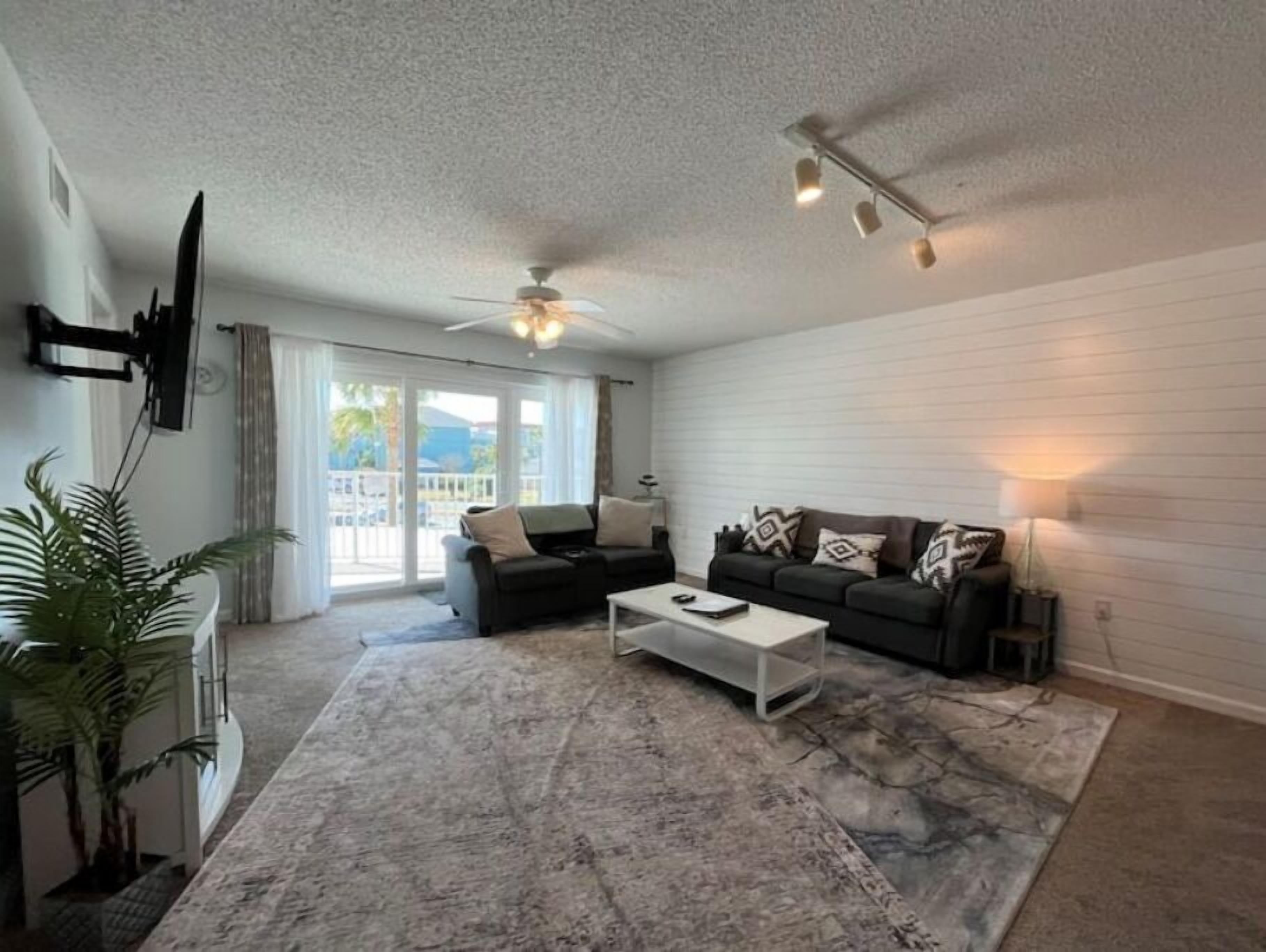 FWB SeaCrest- by The Beach! Free Wi-Fi and parking