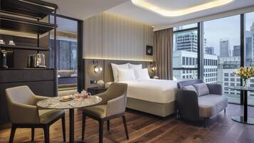 Suíte estúdio, 1 cama King, acesso ao Club Lounge | Frigobar, cofres nos quartos, escrivaninha, cortinas blackout