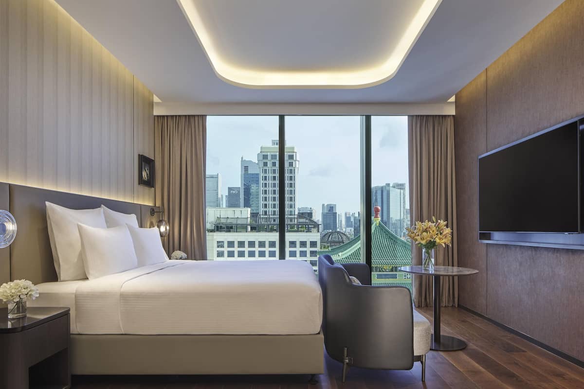Studio Suite, 1 King Bed, Club lounge access | Minibar, in-room safe, desk, blackout curtains