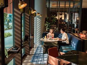 Daily buffet breakfast for a fee - Pullman Singapore Hill Street (Singapore)
