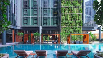 2 outdoor pools, open 7:00 AM to 9:00 PM, free pool cabanas