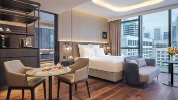 Studio Suite, 1 King Bed, Club lounge access | Minibar, in-room safe, desk, blackout curtains