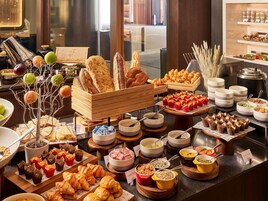 Se ofrece un desayuno bufé todos los días (por un coste adicional)