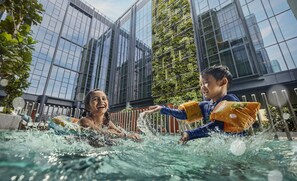 2 udendørs pools, gratis hytter, parasoller