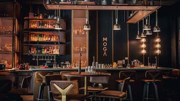 2 restaurants; breakfast, lunch, dinner, and brunch served