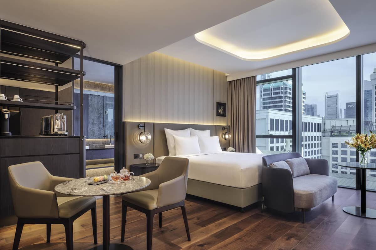 Suite Studio, 1 trĂšs grand lit, accĂšs au salon club | Minibar, coffres-forts dans les chambres, bureau, rideaux occultants