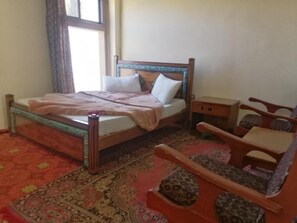 Habitación Deluxe doble | Tabla de planchar con plancha, wifi gratis, ropa de cama