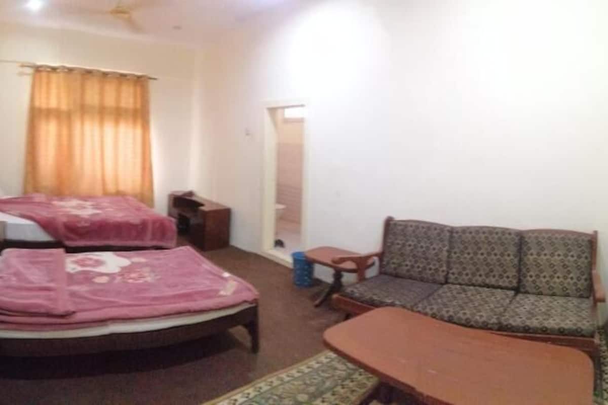 Deluxe Double Room | Iron/ironing board, free WiFi, bed sheets