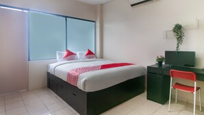A bedroom with a bed, a desk, a chair, and a window. - OYO 3216 Ellegan Residence (South Tangerang)
