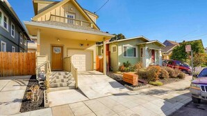 Unclassified image, 5 of 21, button - Fabulous and Easy commute! nice 3bedroom2bath house washer dryer (Oakland)