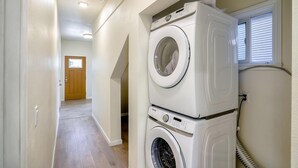 Unclassified image, 4 of 21, button - Fabulous and Easy commute! nice 3bedroom2bath house washer dryer (Oakland)