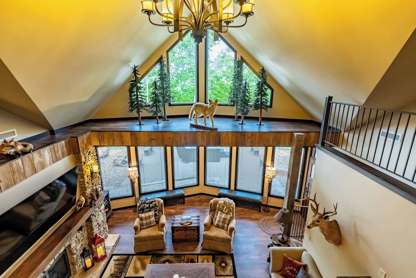 Televisio, takka, kirjoja