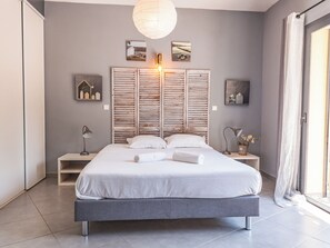 3 عدّة غرف نوم ومكواة/لوح كي وسرير سفر وواي فاي