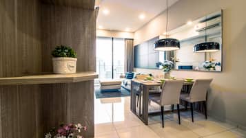 Romantic Apartment, 1 Bedroom, City View | In-room dining