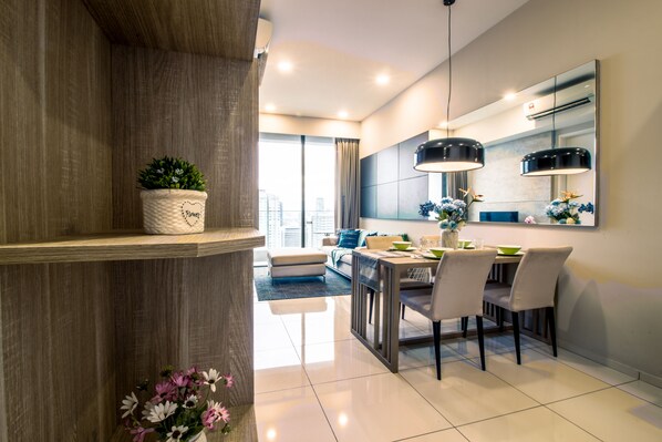 Romantic Apartment, 1 Bedroom, City View | In-room dining