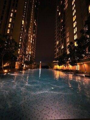 15 座室外游泳池