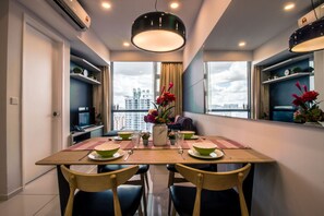 Executive Apartment, 1 Bedroom | Living area | 50-inch Smart TV with cable channels