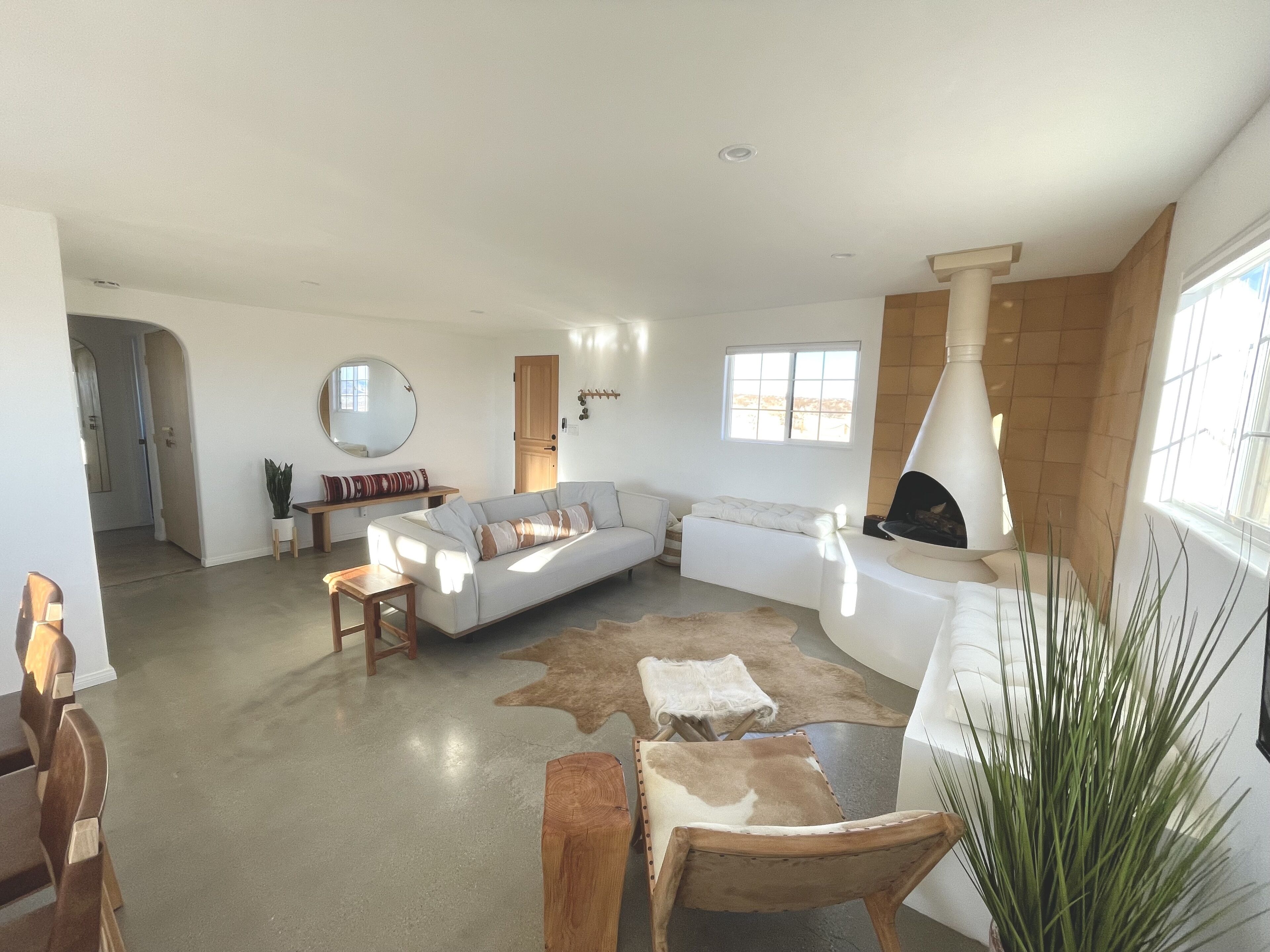 Joshua Tree Luxury Villa with Cowboy Pool-7 minutes to JT National Park