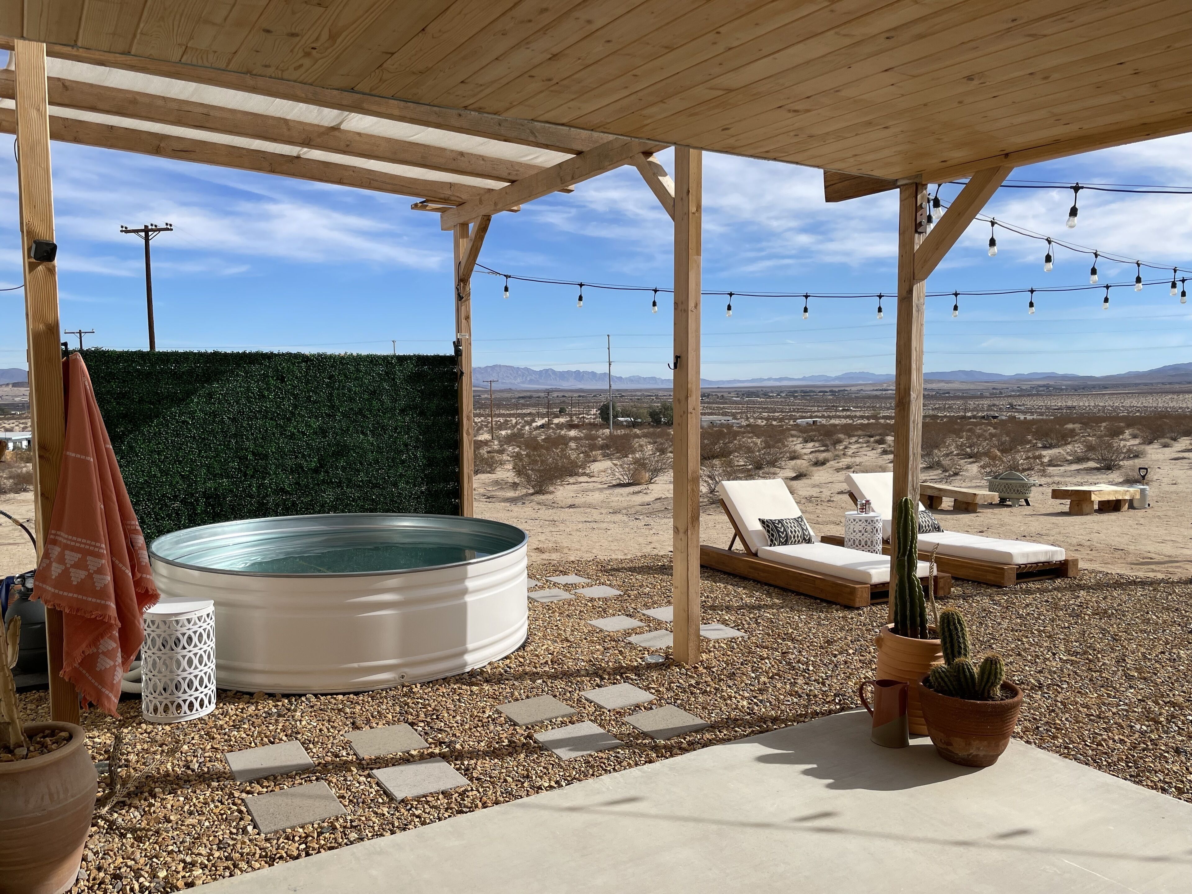 Joshua Tree Luxury Villa with Cowboy Pool-7 minutes to JT National Park