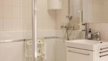 SĂšche-cheveux, serviettes fournies