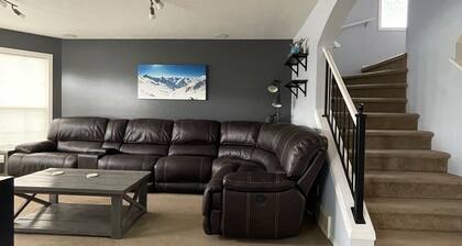3 Bedroom House Located Close to Spruce Meadows!
