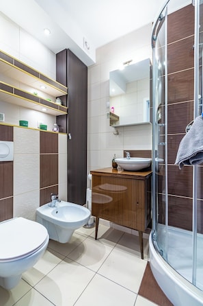 Ducha, secador de pelo, toallas